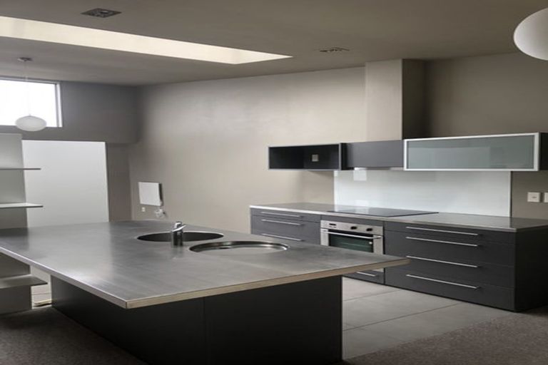 Photo of property in 16/2 Onslow Road, Khandallah, Wellington, 6035