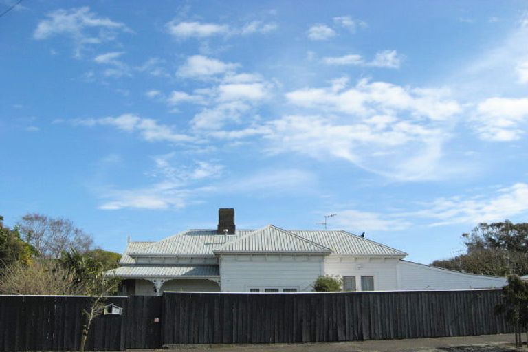 Photo of property in 1 Gonville Avenue, Gonville, Whanganui, 4501