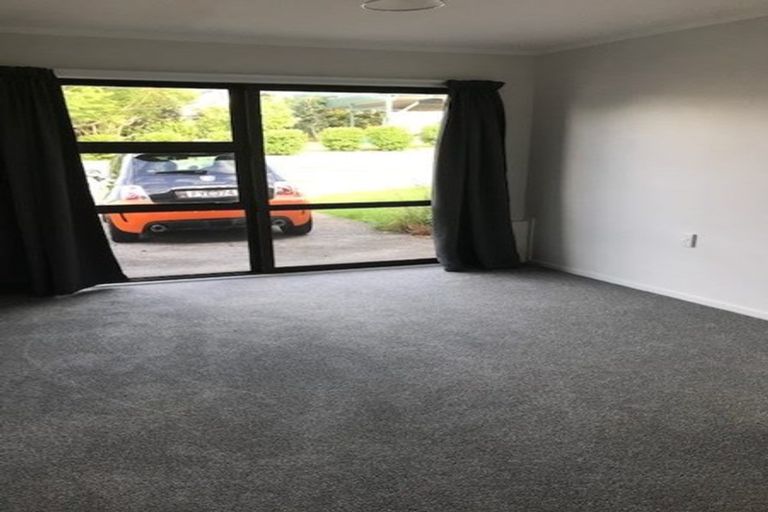 Photo of property in 50b Mirrabooka Avenue, Botany Downs, Auckland, 2010