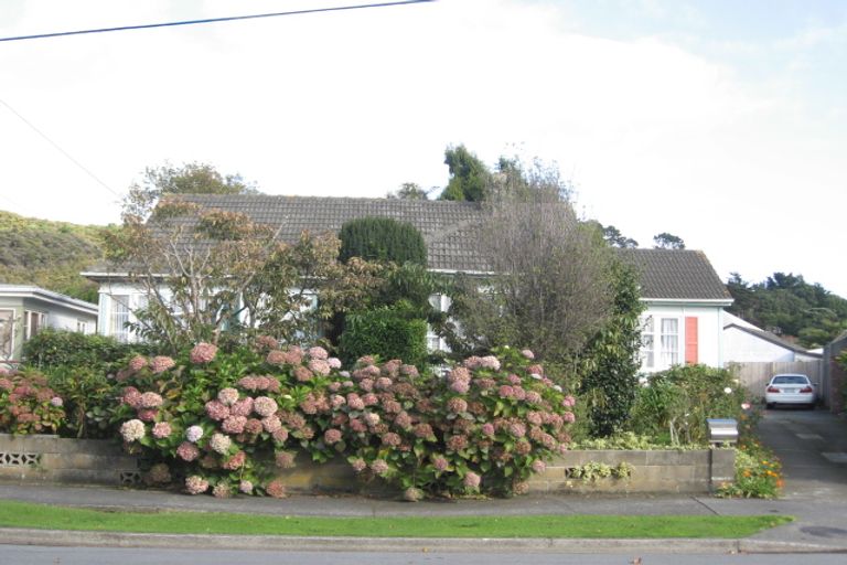 Photo of property in 2 Burke Grove, Naenae, Lower Hutt, 5011