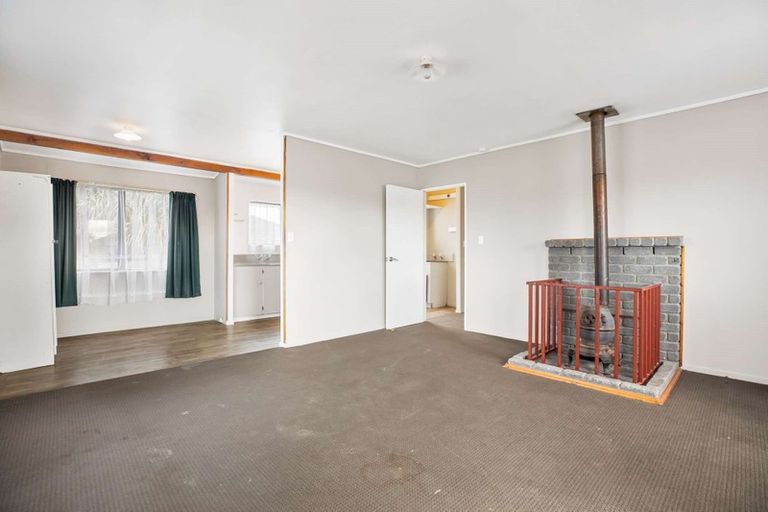 Photo of property in 1 Templeton Place, Clendon Park, Auckland, 2103