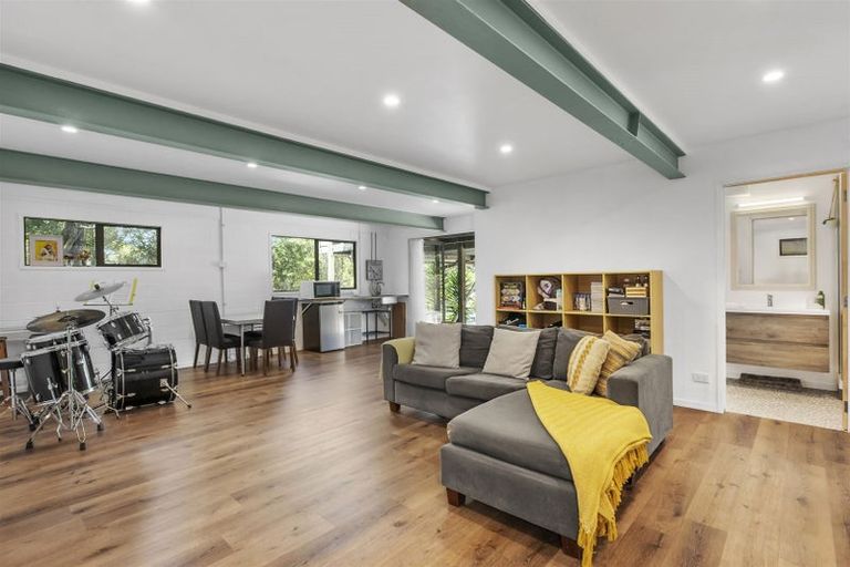 Photo of property in 24 Deverell Place, Northcross, Auckland, 0632