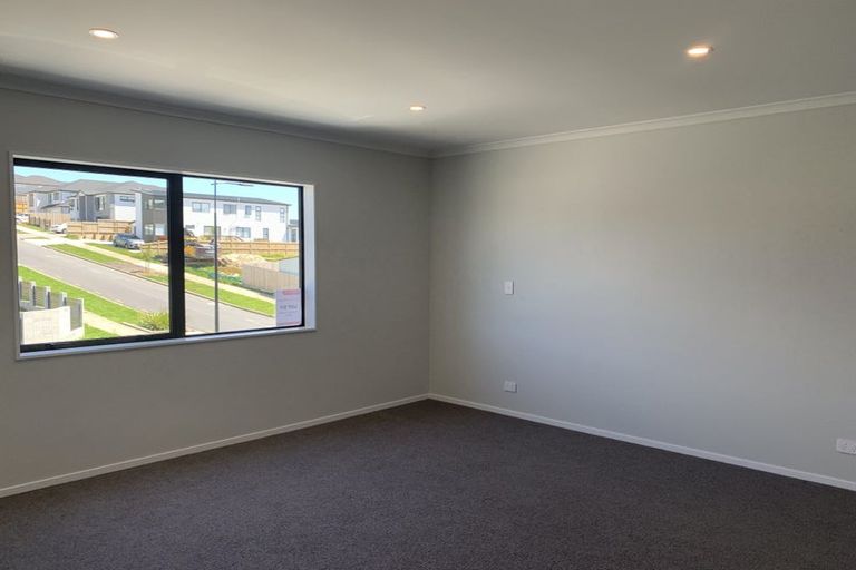 Photo of property in 15 William Calvert Drive, Swanson, Auckland, 0614