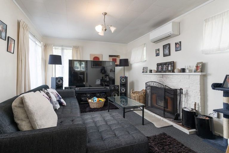 Photo of property in 27 Woodward Street East, Featherston, 5710