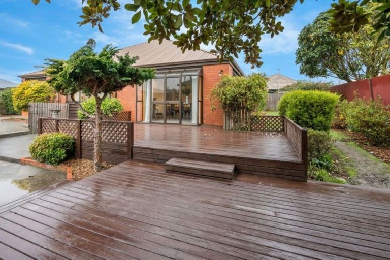 Photo of property in 3a Juniper Place, Burnside, Christchurch, 8053