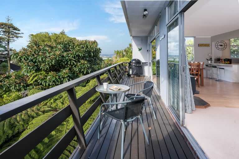 Photo of property in 11a Fenton Terrace, Cockle Bay, Auckland, 2014