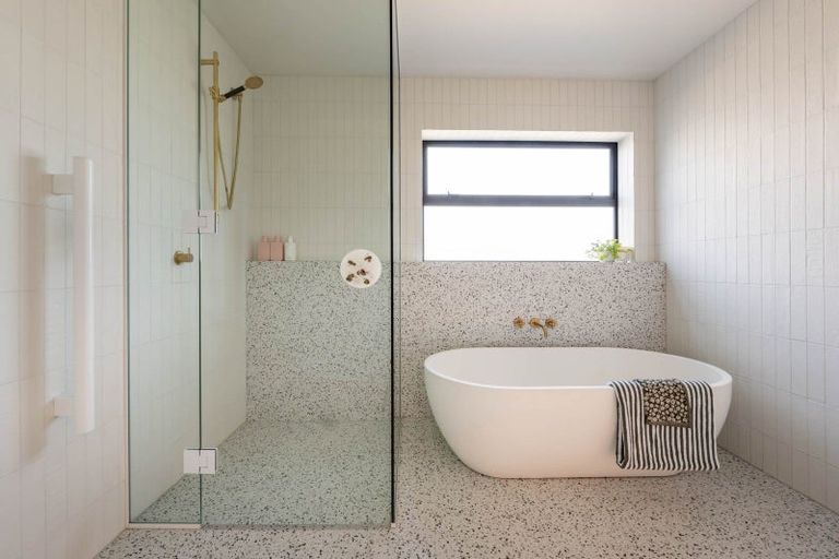 Photo of property in 34 Minaret Ridge, Wanaka, 9305