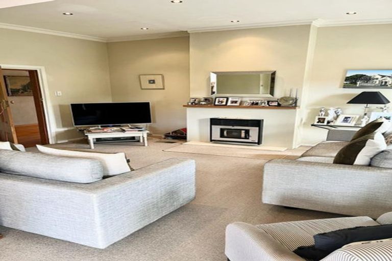 Photo of property in 11 Pendarves Street, New Plymouth, 4310