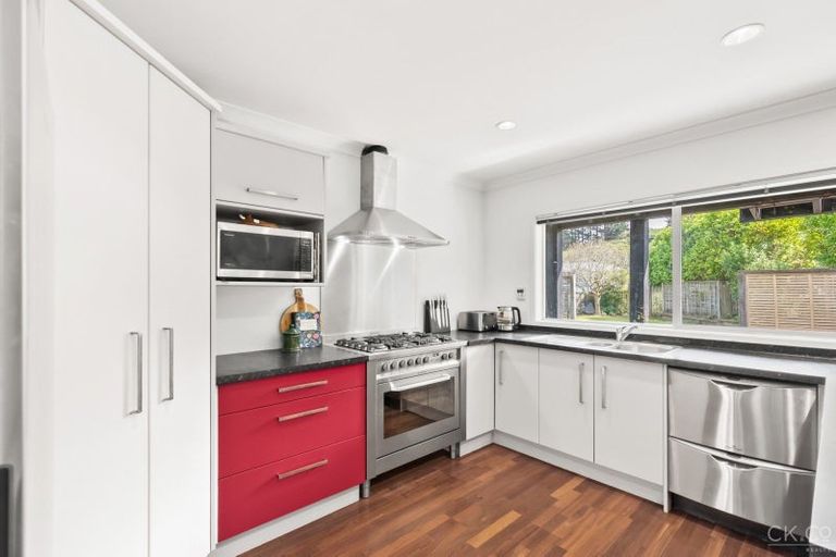 Photo of property in 41 Arahiwi Grove, Tirohanga, Lower Hutt, 5010