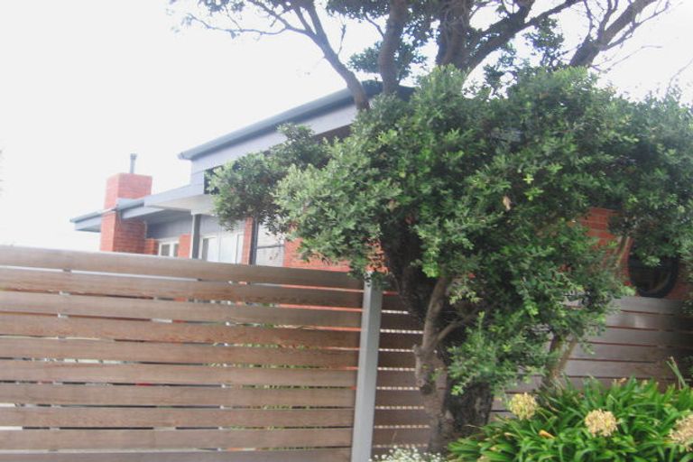Photo of property in 273 Queens Drive, Lyall Bay, Wellington, 6022