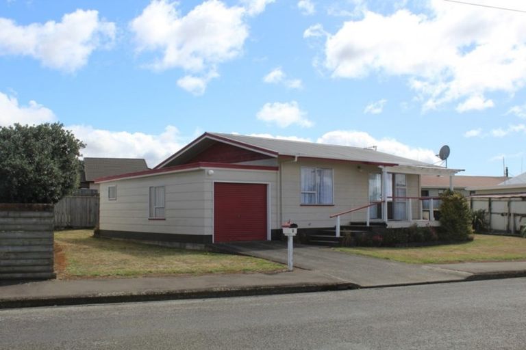 Photo of property in 8 Mccallum Street, Dannevirke, 4930