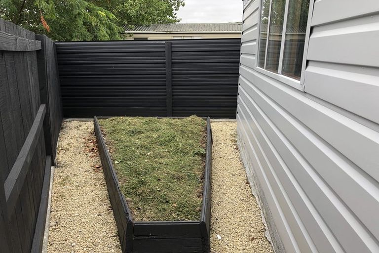 Photo of property in 3 Lydia Place, Kelvin Grove, Palmerston North, 4414