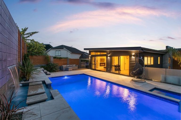 Photo of property in 73 East Coast Road, Castor Bay, Auckland, 0620