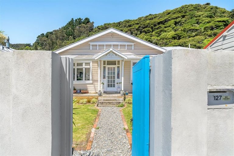 Photo of property in 127 Muritai Road, Eastbourne, Lower Hutt, 5013