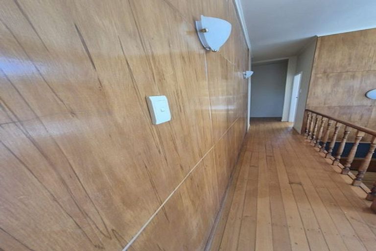 Photo of property in 19 Brunton Place, Glenfield, Auckland, 0629