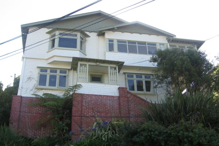 Photo of property in 18 Sugarloaf Road, Brooklyn, Wellington, 6021