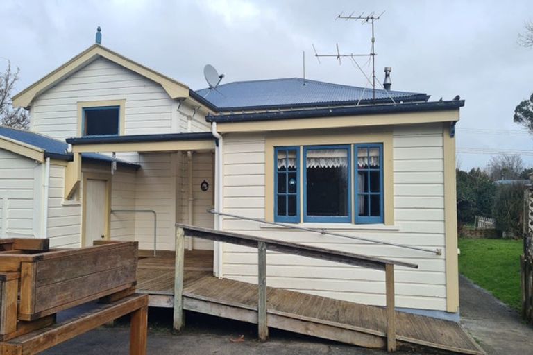 Photo of property in 27 Wood Street, Greytown, 5712