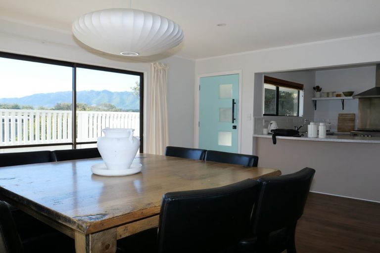 Photo of property in 27 Titoki Road, Waikanae Beach, Waikanae, 5036