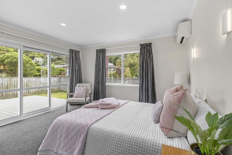 Photo of property in 60 Airlie Road, Plimmerton, Porirua, 5026