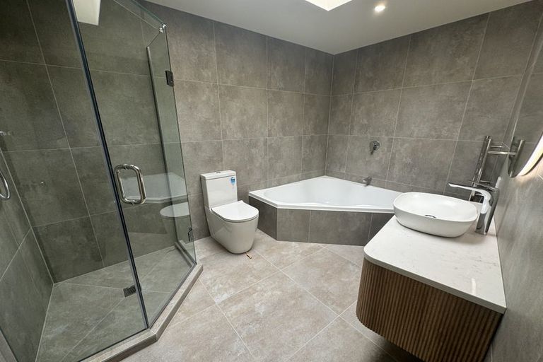 Photo of property in 8/19 Ocean View Road, Hillcrest, Auckland, 0627