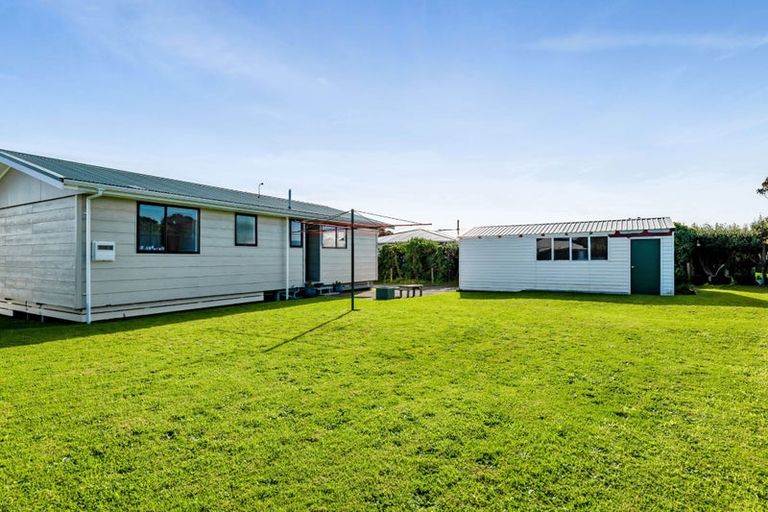 Photo of property in 18 Pohutukawa Drive, Opunake, 4616