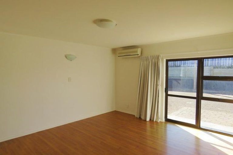 Photo of property in 19 Kellyville Heights, Merrilands, New Plymouth, 4312