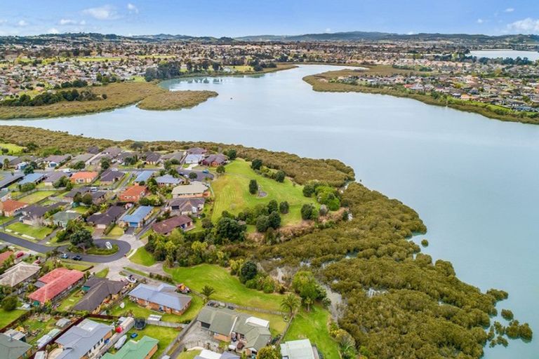 Photo of property in 18 Reremanu Place, Weymouth, Auckland, 2103