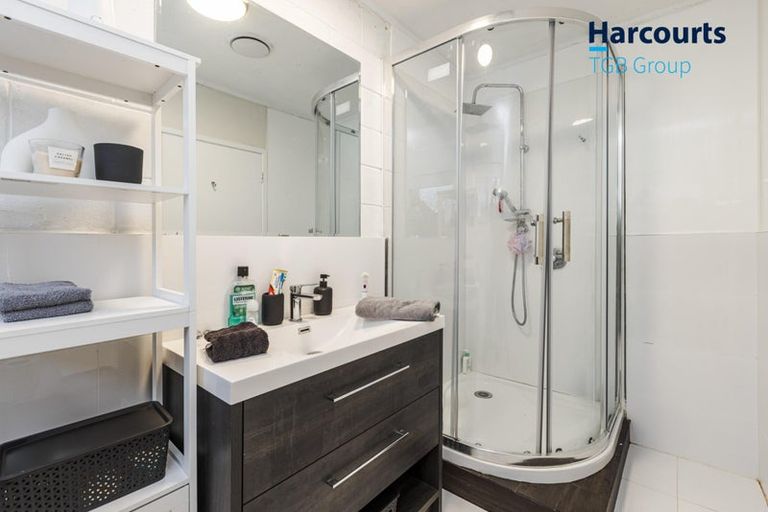 Photo of property in 2/55 Orams Road, Hillpark, Auckland, 2102