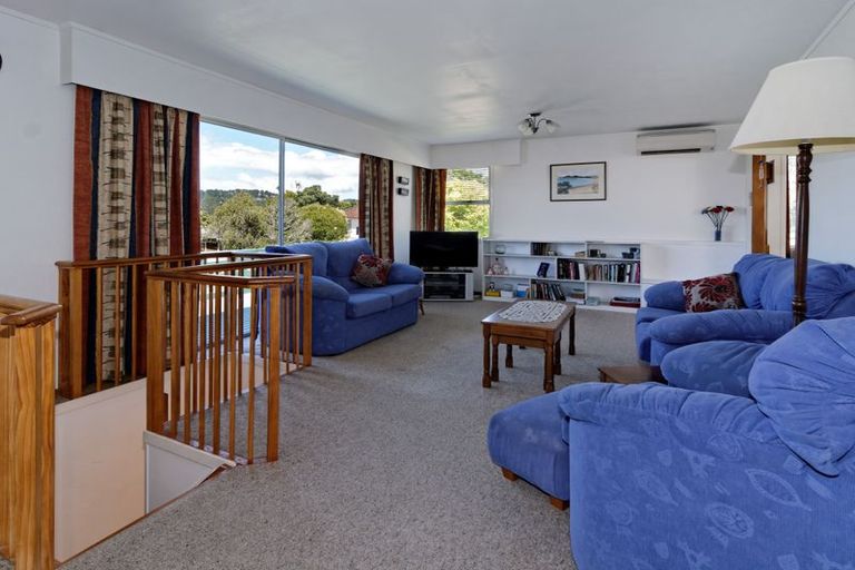 Photo of property in 9 Verena Place, Green Bay, Auckland, 0604