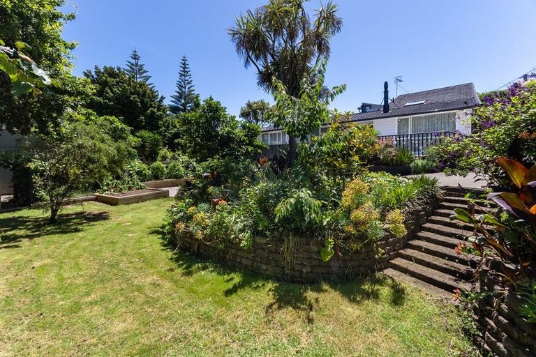 Photo of property in 15 Tiromoana Road, Raumati South, Paraparaumu, 5032