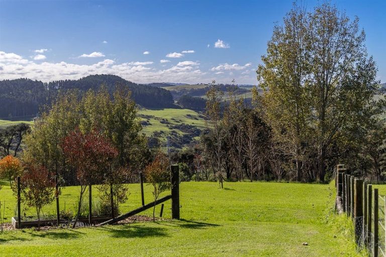 Photo of property in 1410 Old North Road, Helensville, 0875