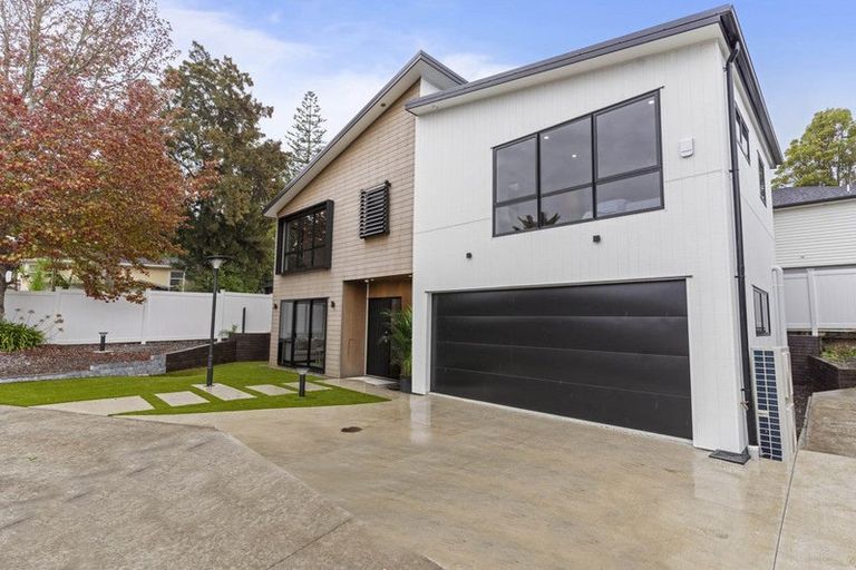 Photo of property in 19a Arosa Place, Forrest Hill, Auckland, 0620