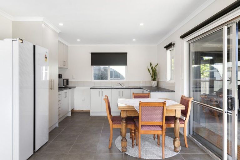 Photo of property in 10 Cottonwood Place, Kawakawa Bay, Papakura, 2585