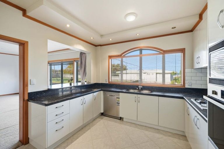 Photo of property in 99 East Coast Road, Castor Bay, Auckland, 0620