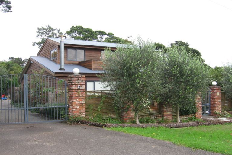 Photo of property in 4 Traffic Road, Greenhithe, Auckland, 0632