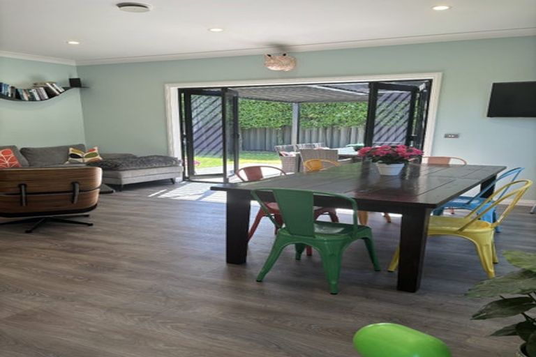 Photo of property in 39 Heynes Place, Clive, 4102