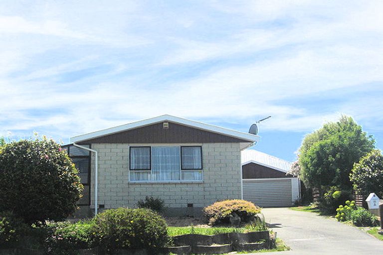 Photo of property in 15 De Bloge Place, Burwood, Christchurch, 8061