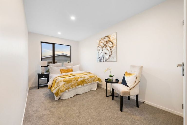 Photo of property in 5/30a Tirimoana Road, Te Atatu South, Auckland, 0602