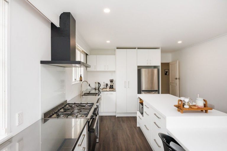 Photo of property in 4 Chilton Grove, Hokowhitu, Palmerston North, 4410