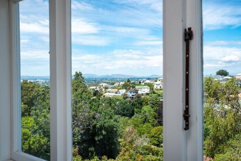 Photo of property in 18 Cobden Road, Bluff Hill, Napier, 4110