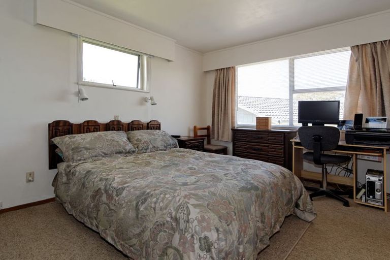 Photo of property in 9 Verena Place, Green Bay, Auckland, 0604