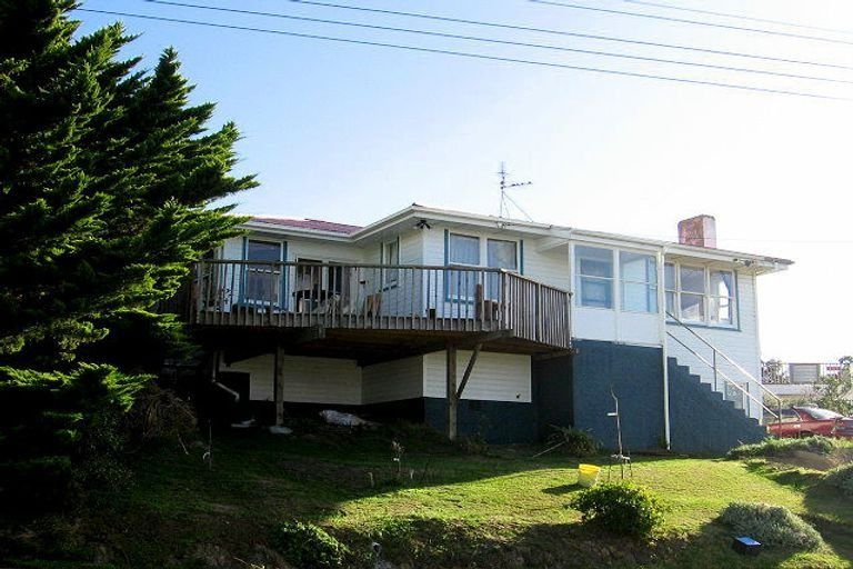 Photo of property in 39 Hiwi Crescent, Titahi Bay, Porirua, 5022