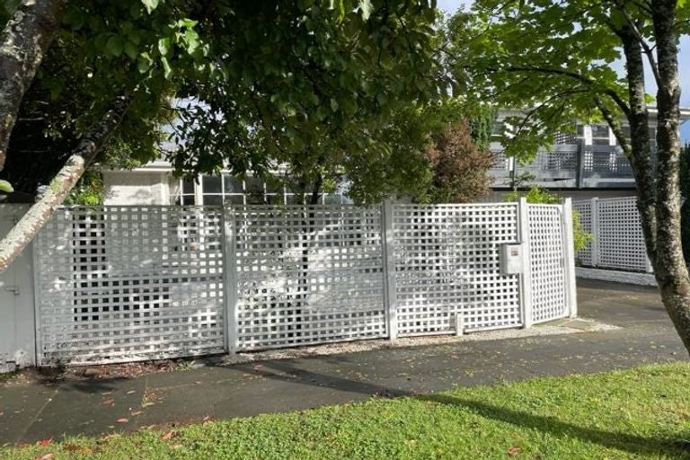 Photo of property in 121 Kendal Avenue, Burnside, Christchurch, 8053