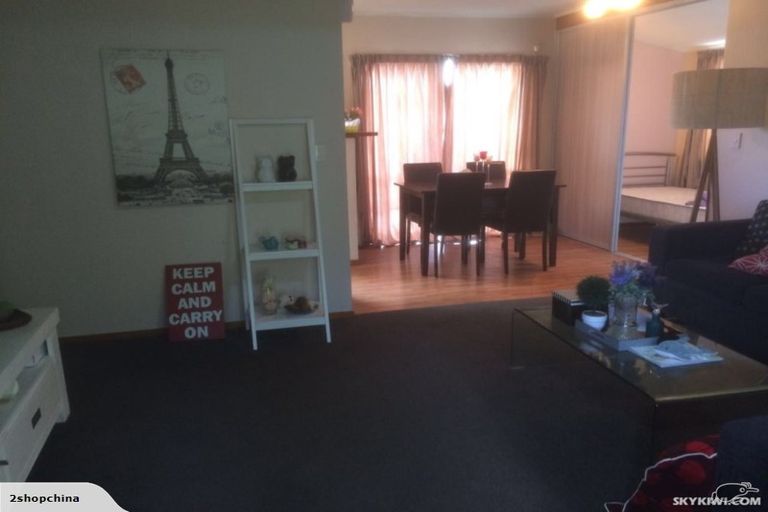 Photo of property in 1/23 Sungrove Rise, Sunnyvale, Auckland, 0612