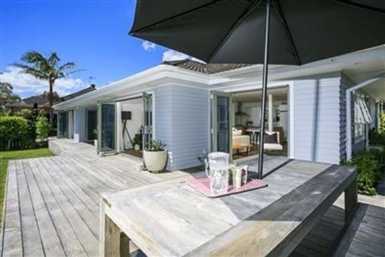 Photo of property in 1/2 Spencer Terrace, Hauraki, Auckland, 0622