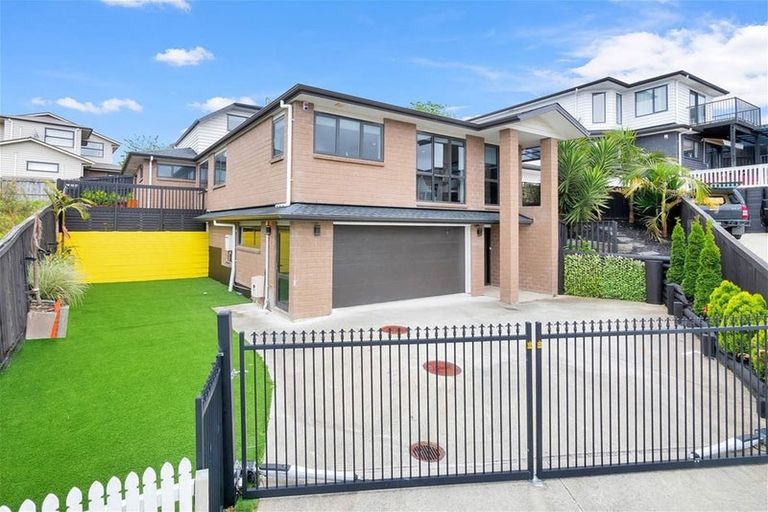 Photo of property in 12 San Casello Rise, Henderson, Auckland, 0612