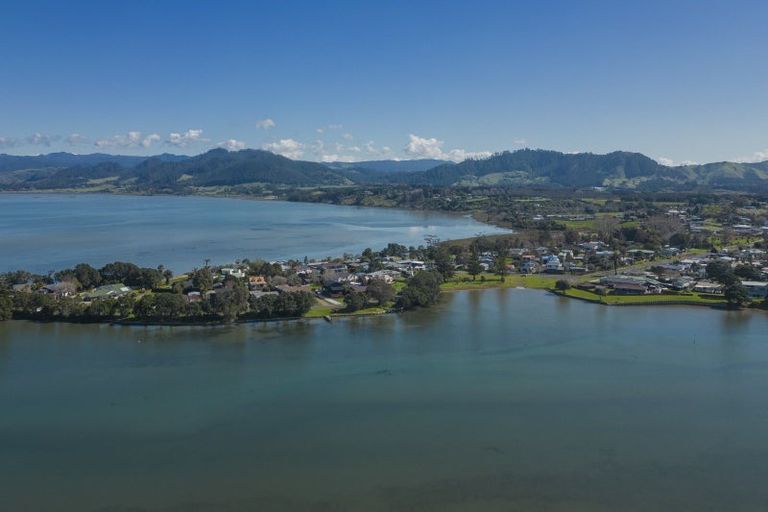 Photo of property in 35 Waione Avenue, Athenree, Waihi Beach, 3177