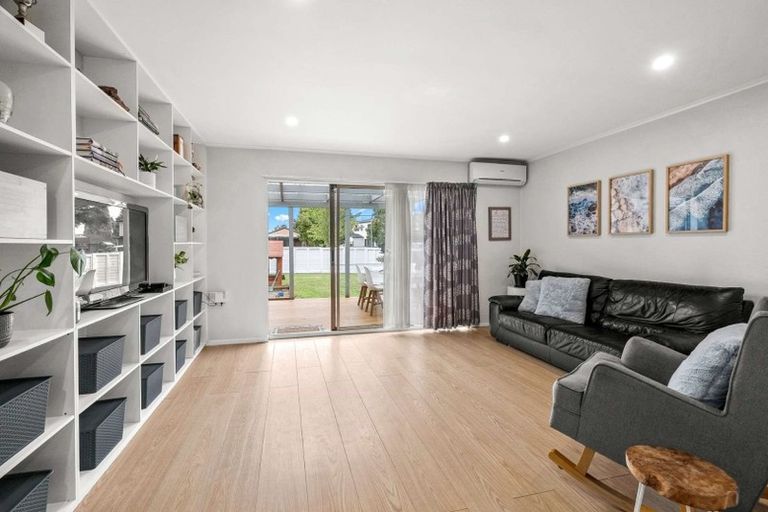 Photo of property in 1/3 Beaumaris Way, Conifer Grove, Takanini, 2112