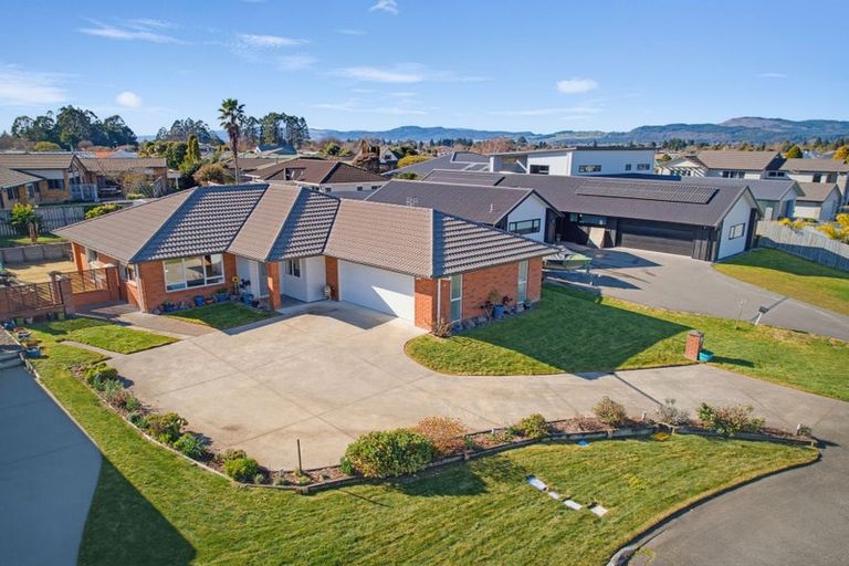 Photo of property in 15 Hamon Place, Pukehangi, Rotorua, 3015