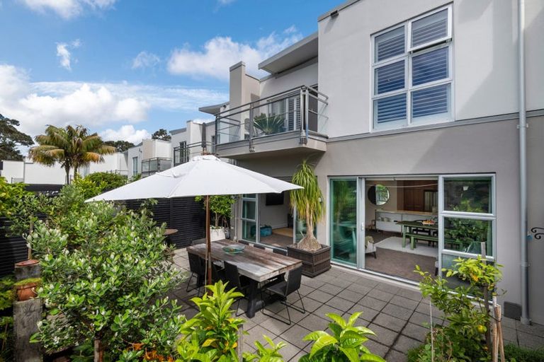 Photo of property in 7/258 Hurstmere Road, Takapuna, Auckland, 0622